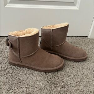 BearPaw Women's Short Winter Boots in Brown with Shearling Lining NEW